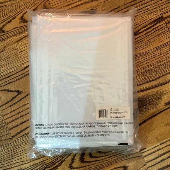 NWT Linenspa 2 pack mattress storage bag. - Picture 2 of 2